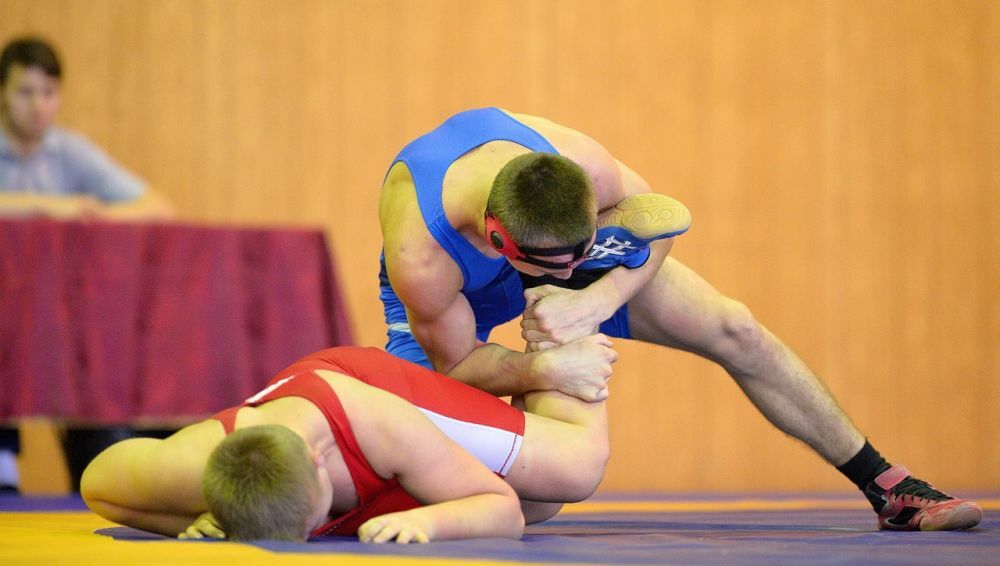 Оренбургские спортсмены завоевали 15 медалей на чемпионате ПФО по вольной борьбе