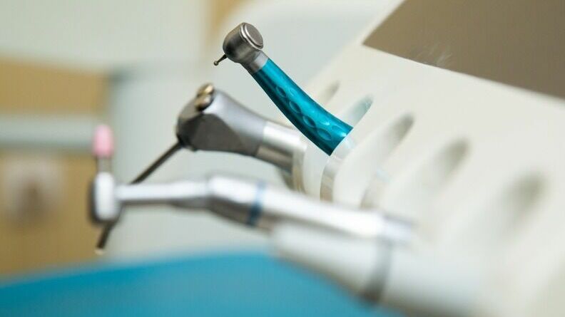 34-летний пациент умер в стоматологии почти год назад: кто виноват в трагедии?