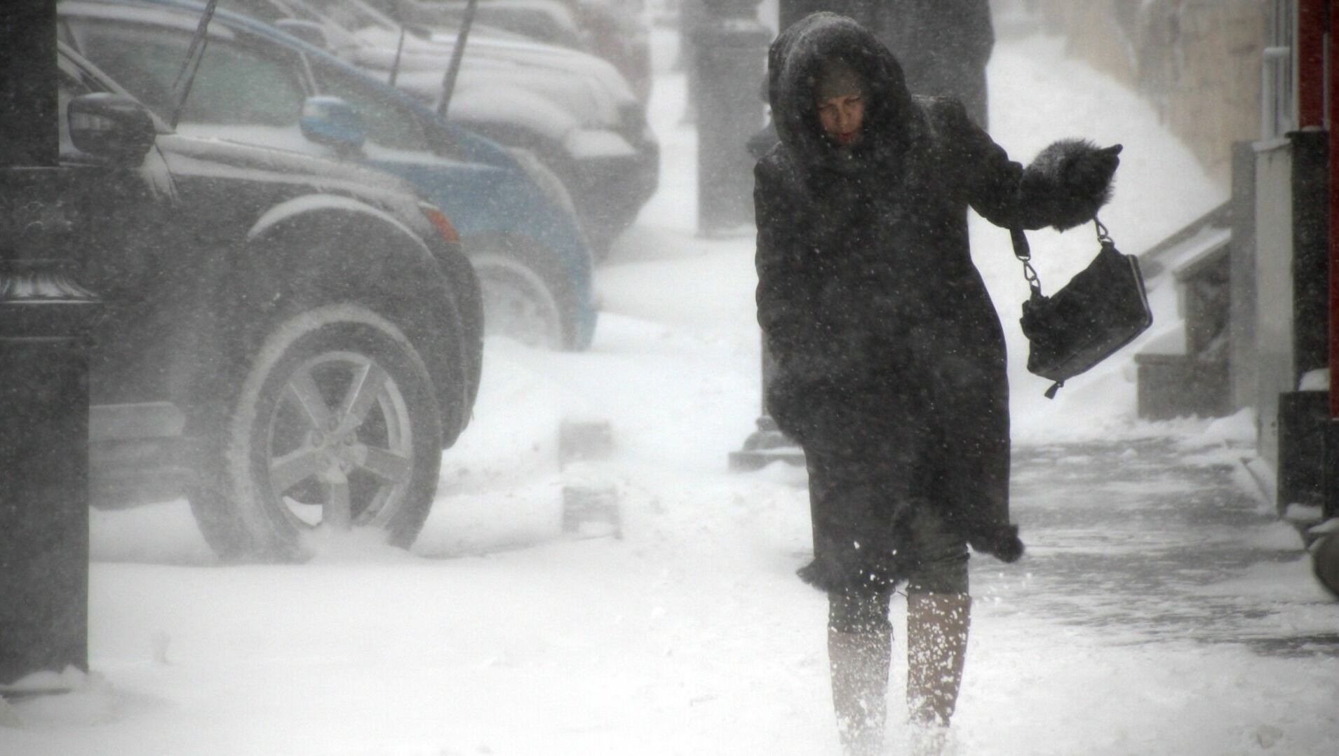 Метель и сильный ветер: оренбуржцев предупреждают об ухудшении погоды 2 января