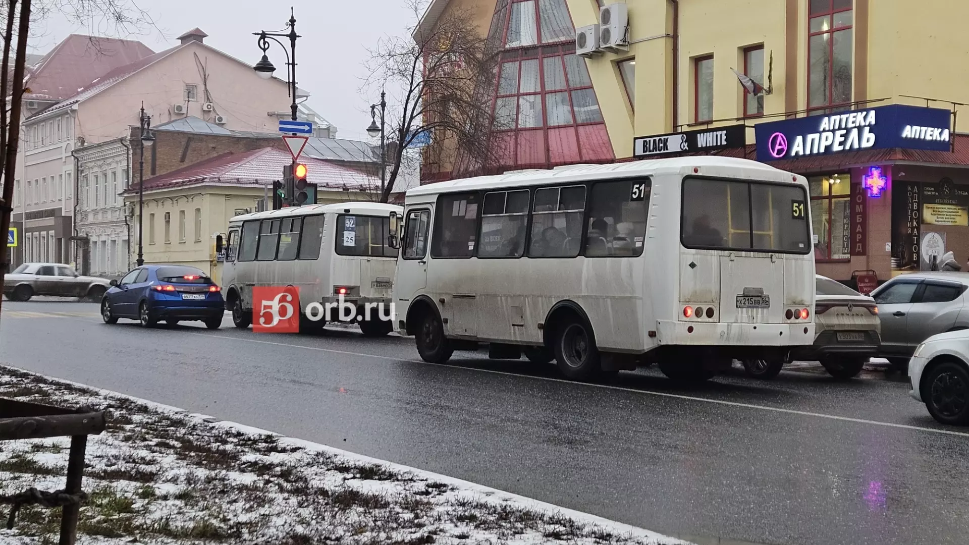 Автобусы в Оренбурге ходят по новым маршрутам друг за другом