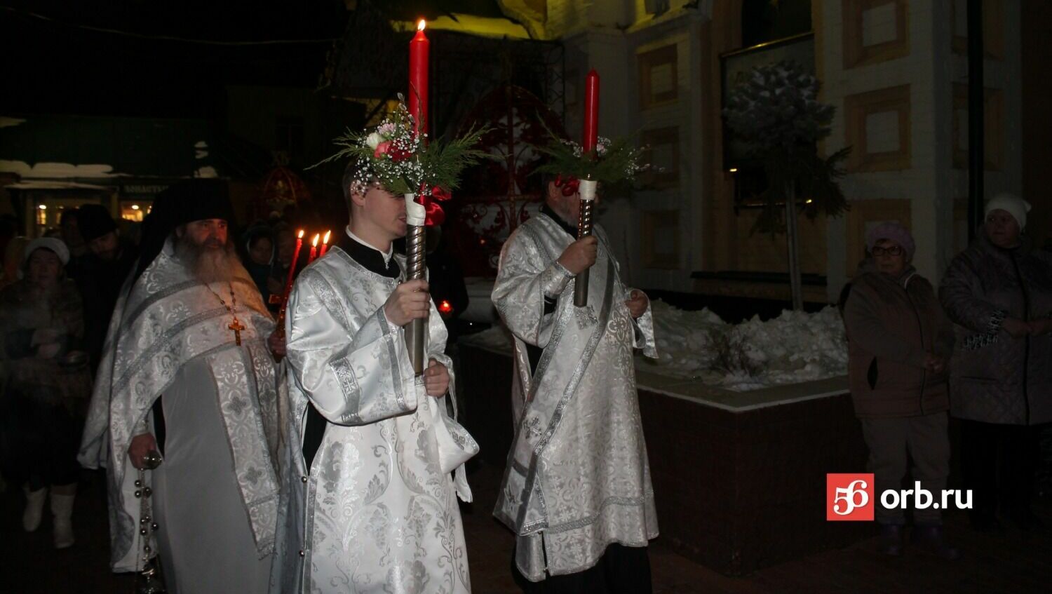 Церковнослужители и прихожане прошли Крестный ход вокруг Димитриевского мужского монастыря