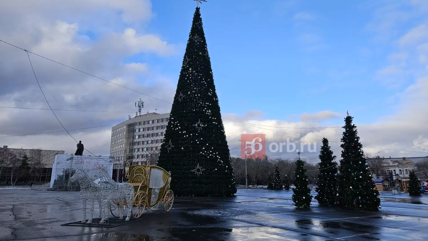 Арт-объект на площади Ленина