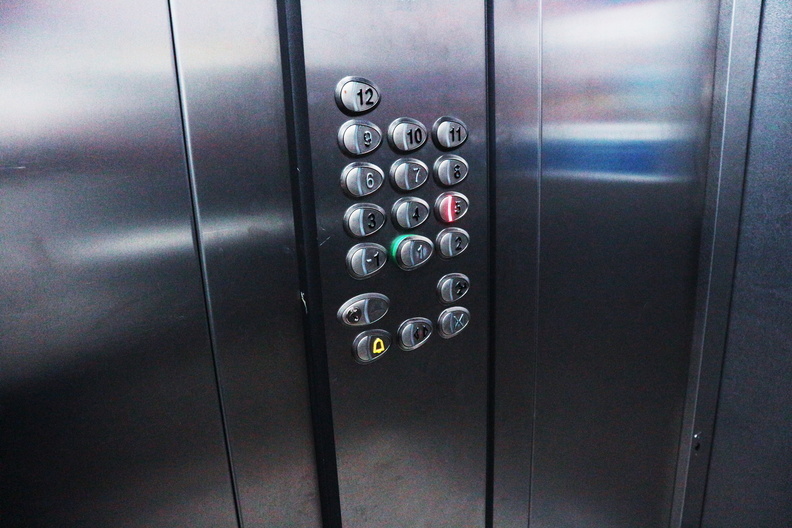 В Оренбуржье до конца этого года заменят 396 лифтов