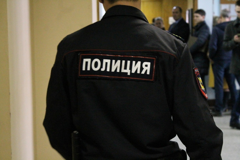Оренбуржца оштрафовали на 60 000 рублей за попытку задушить полицейского