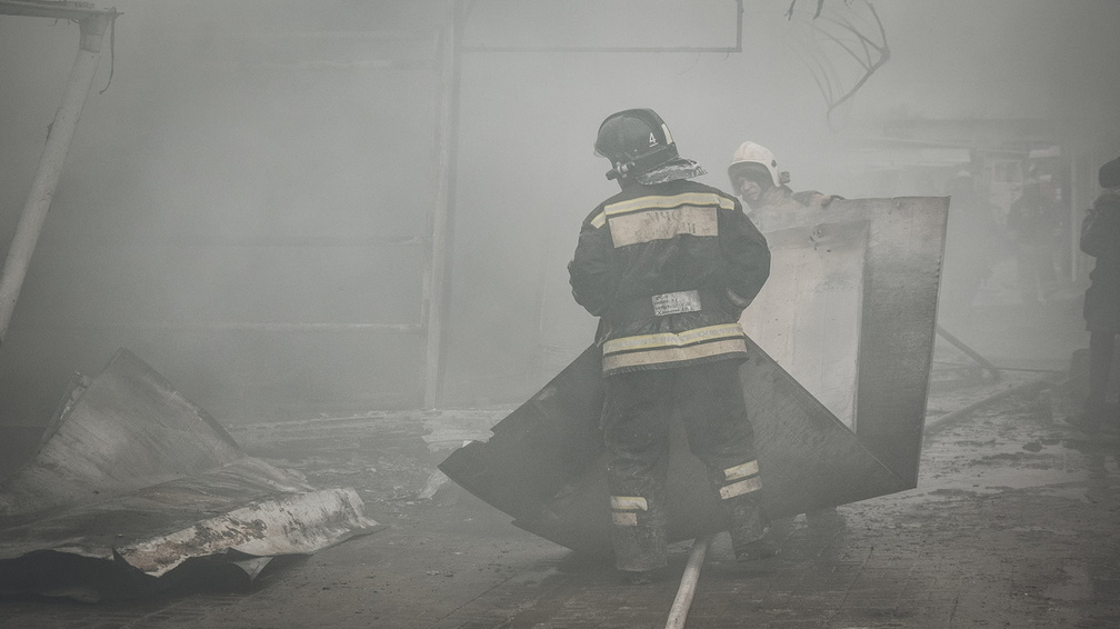 Серьёзный пожар в Кувандыкском ГО тушили почти 5 часов, есть погибший