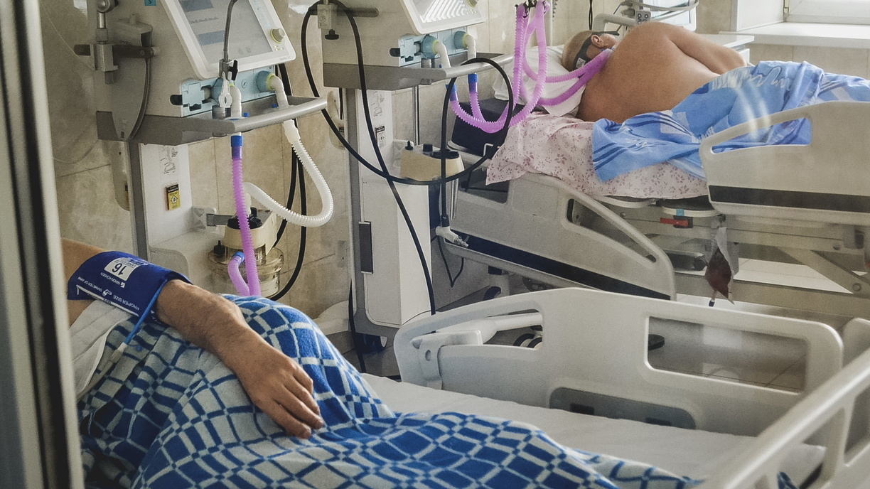 В ковидных госпиталях Оренбуржья остаются 199 тяжелых больных с коронавирусом