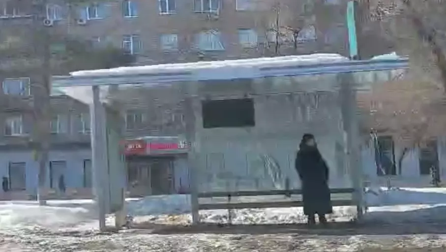 Неработающая остановка на проспекте Победы.