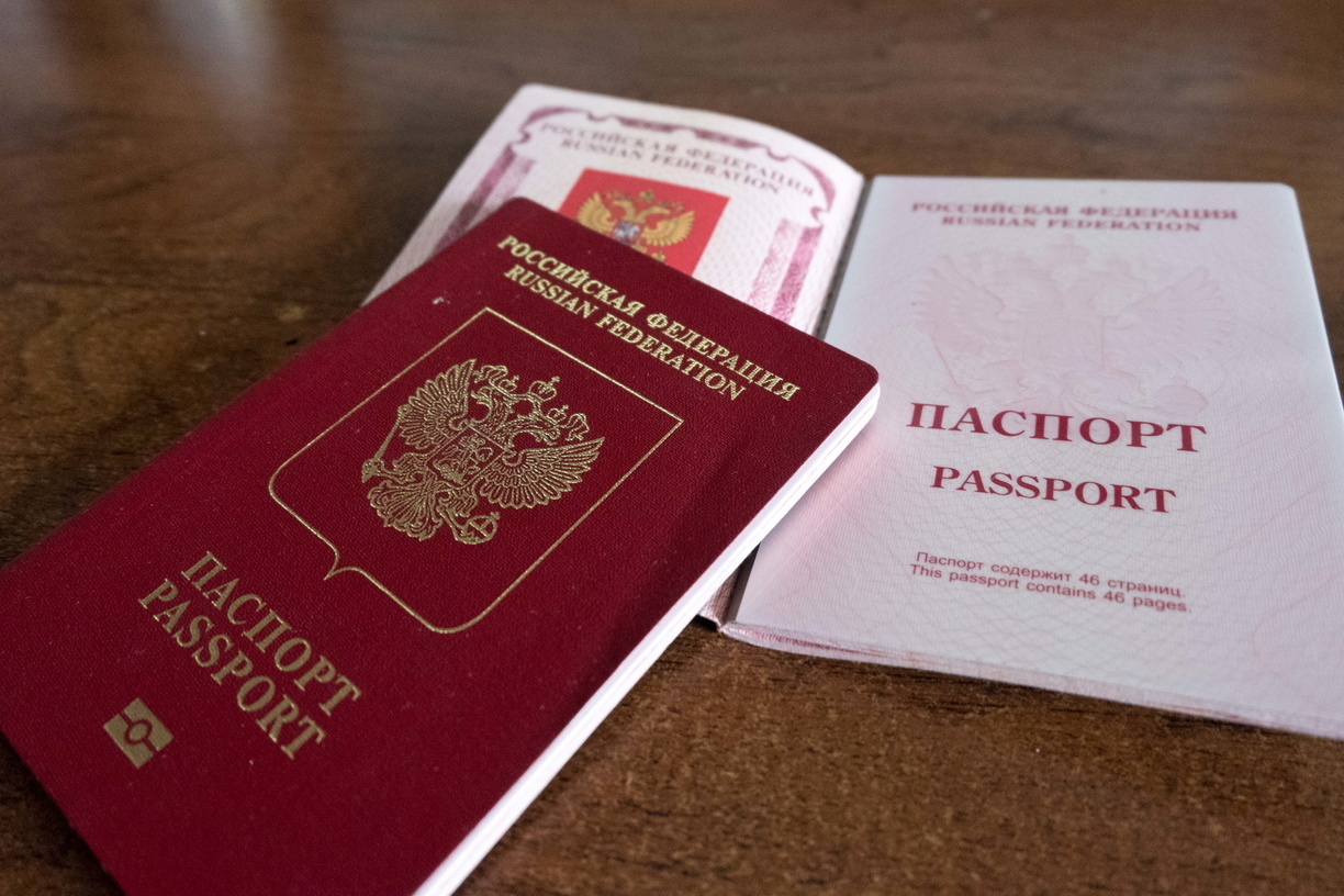 Сертификаты о вакцинации оренбуржцев против COVID привяжут к заграничным паспортам