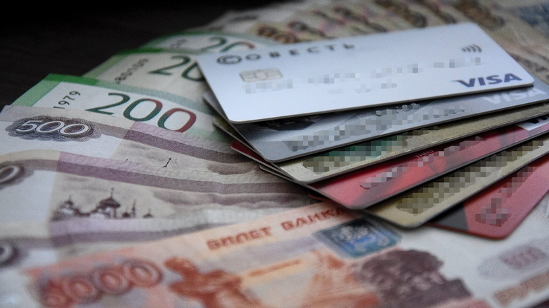 Мошенники у женщины в Орске выманили более 240 000 рублей