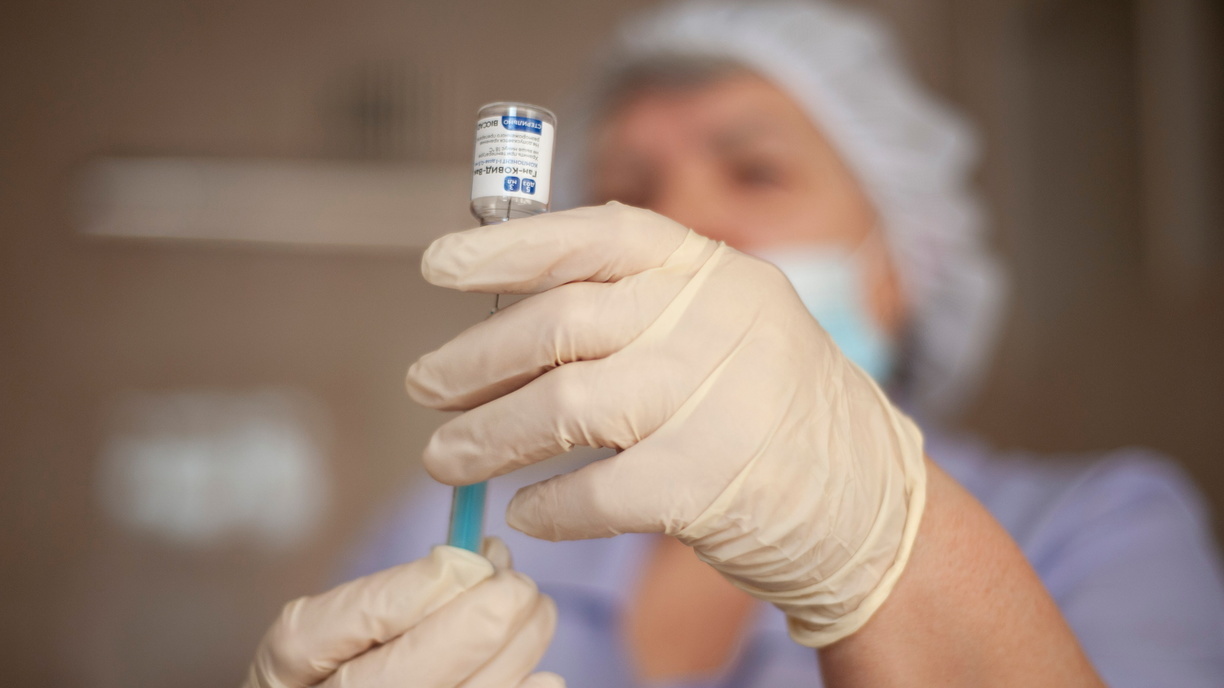 Главный пульмонолог Оренбуржья рассказал, защитит ли вакцина от новых штаммов COVID