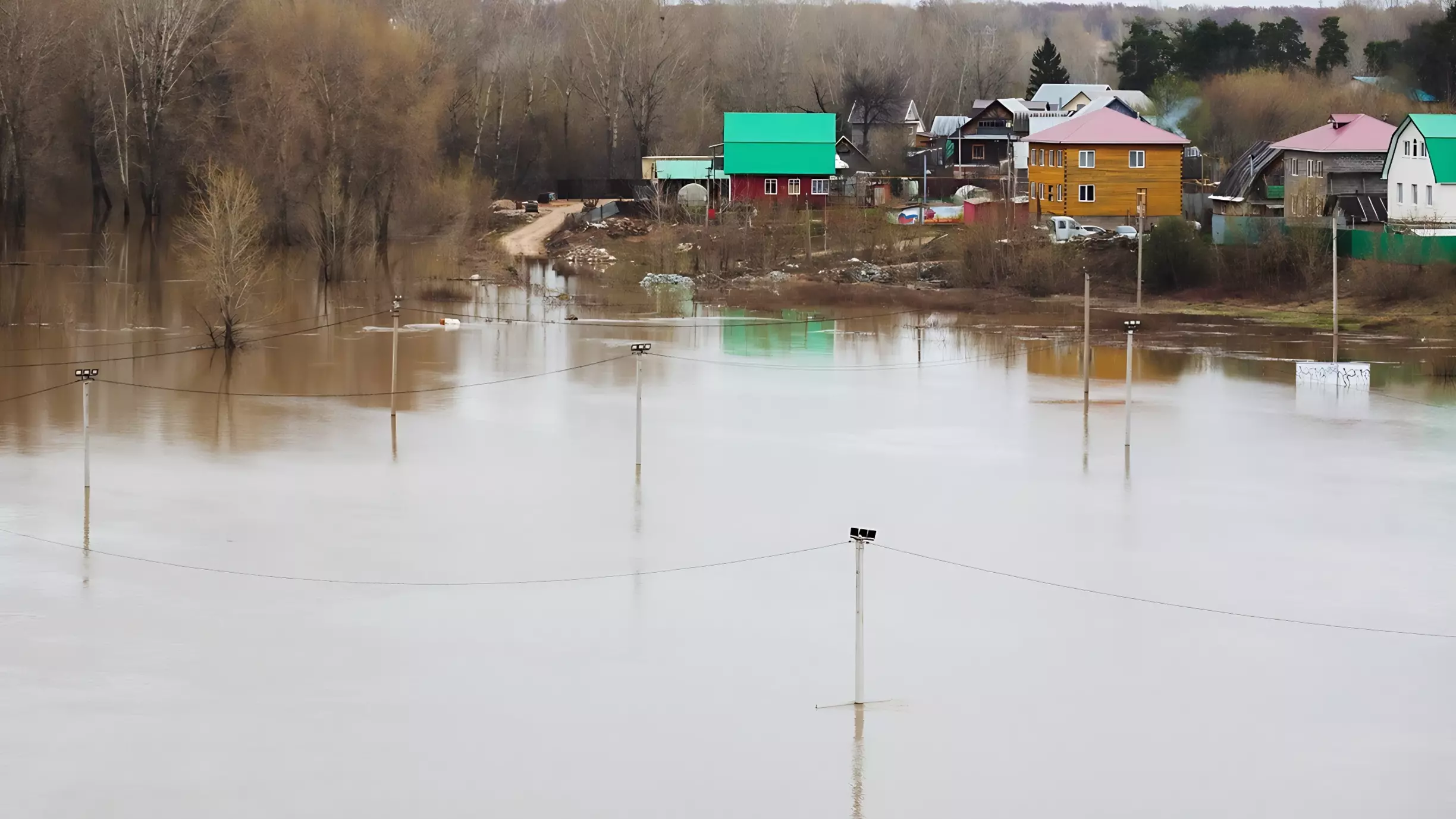 В селах Оренбургского района талые воды начали заходить в дома