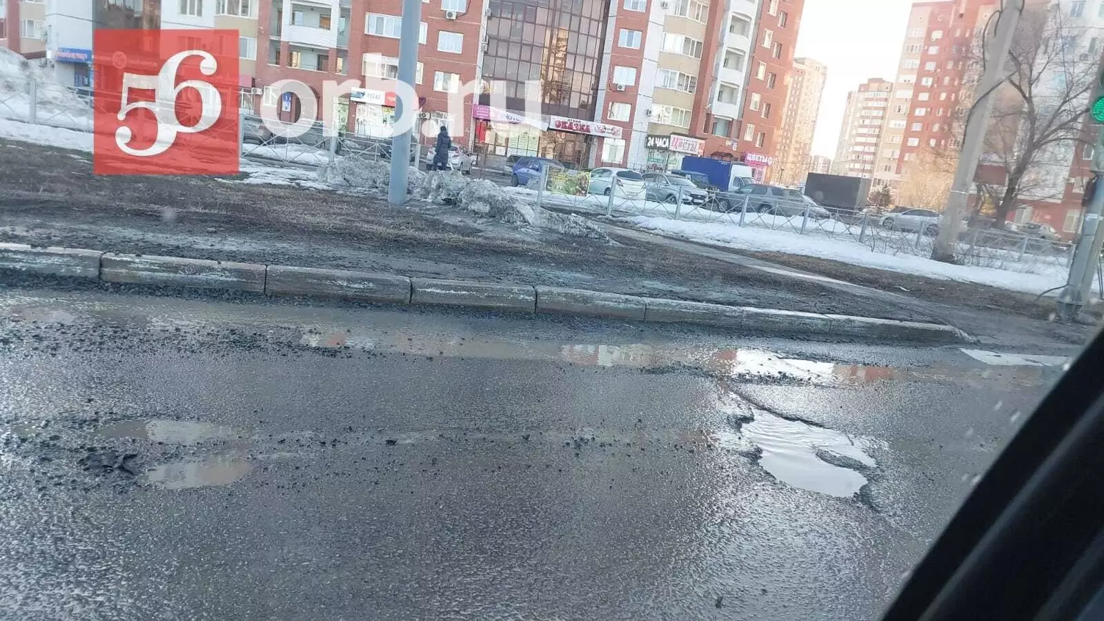 Дороги в Оренбурге нуждаются в срочном ямочном ремонте.