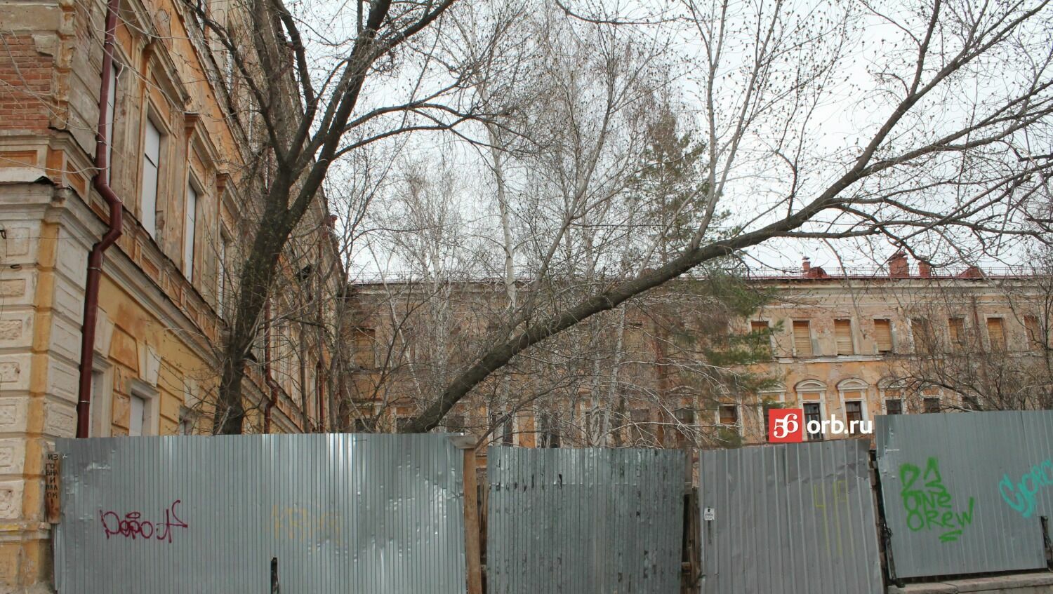 Здание бывшего летного училища на Советской,1