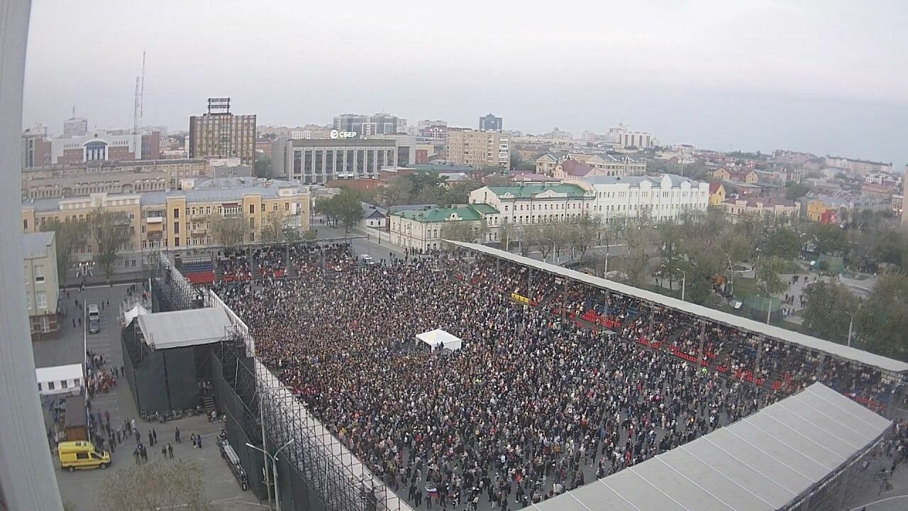 Огромное количество оренбуржцев пришло посмотреть выступление