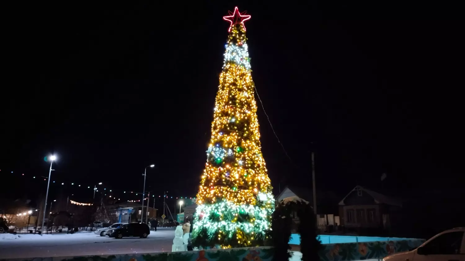 Главная городская елка в Сорочинске и в прошлом году обошлась без открытия