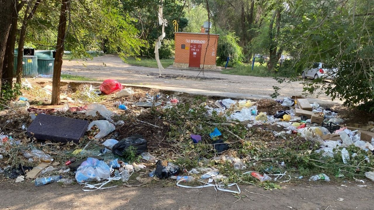 Свалка мусора в Южном районе Оренбурга