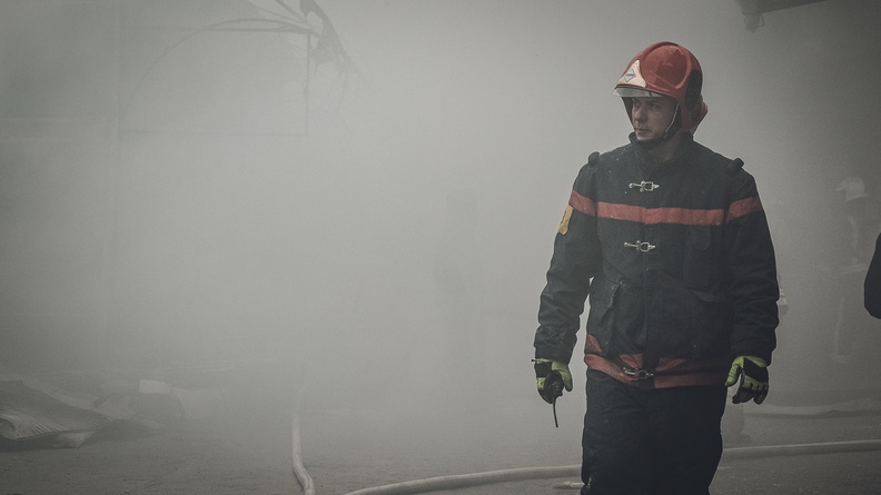 На ночном пожаре в Матвеевском районе пострадали три человека