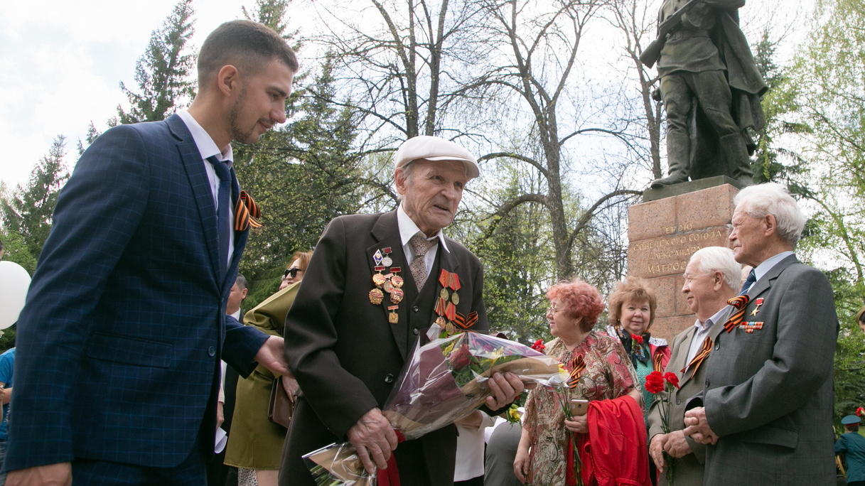 Владимир Путин поручил выплатить ветеранам ВОВ по 75 тысяч ко Дню Победы