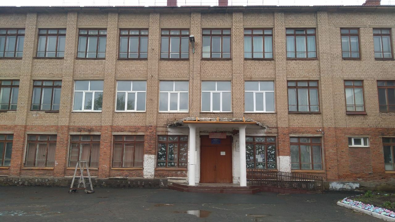 Школа №54 в поселке Первомайский