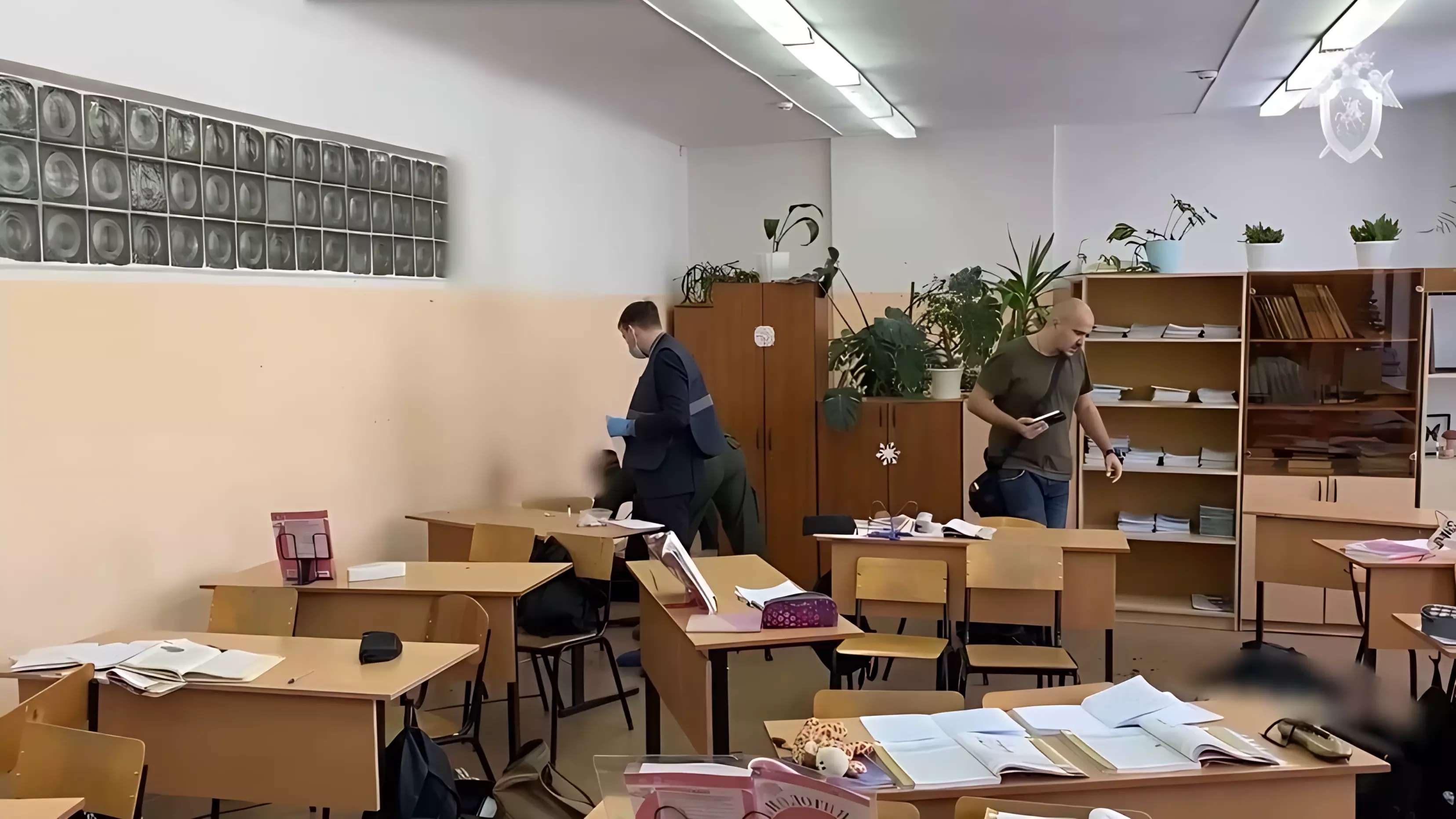 Девочка открыла огонь по одноклассникам в школе Брянска 