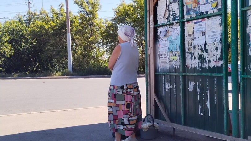 Оренбуржцы на жаре ожидают явление автобусов народу