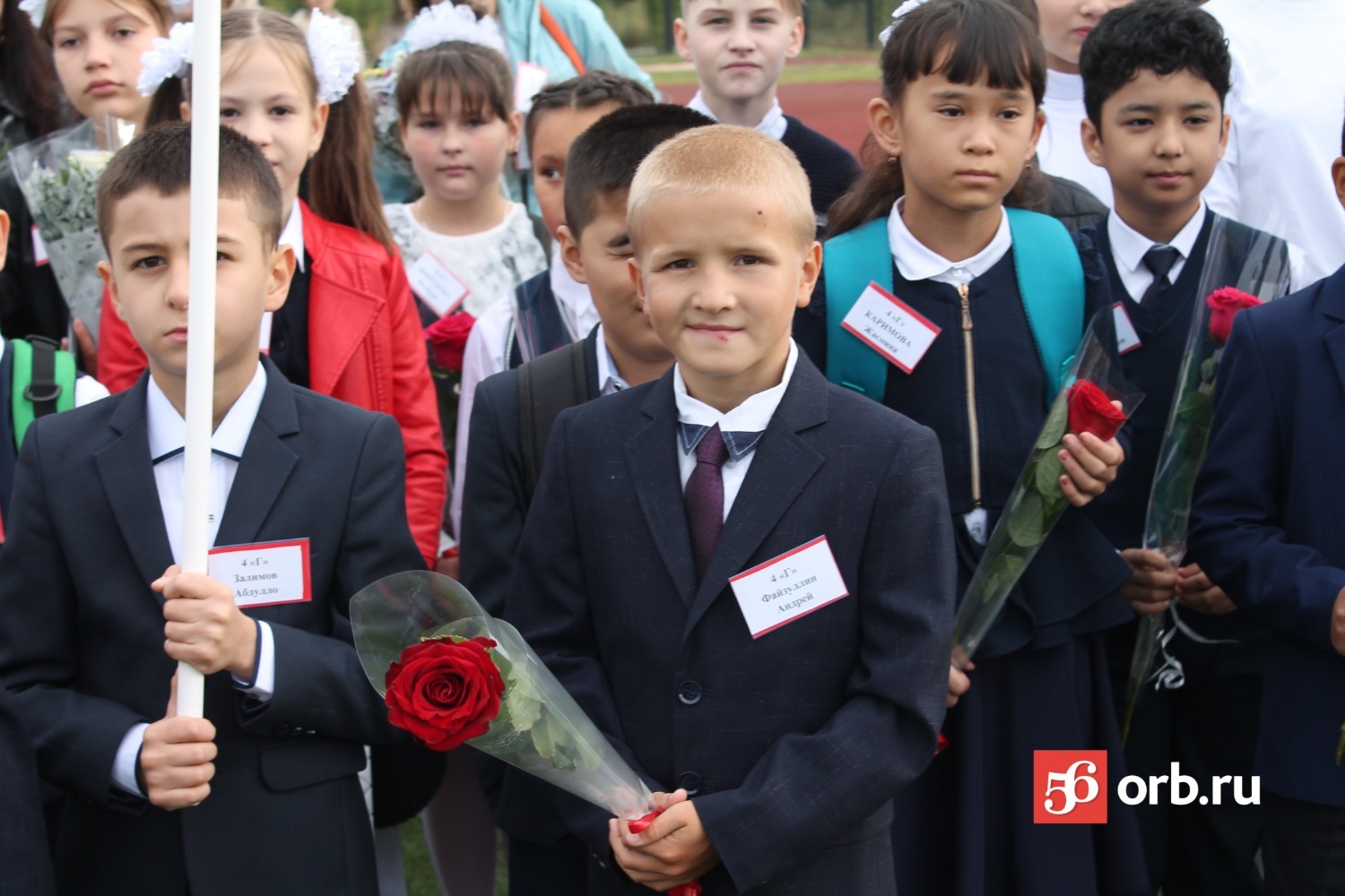 Школьники Оренбурга отметили 1 сентября на линейках