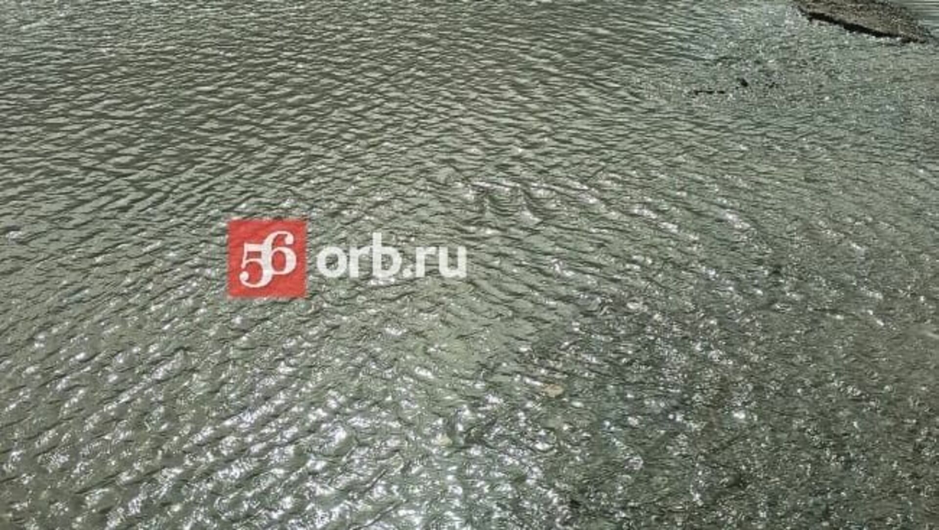 Какой уровень реки урал в оренбурге сегодня. Уровень воды в Урале. Уровень реки Урал в районе Оренбурга. Гидропосты рек. Фото уровень реки Урала в Оренбурге.