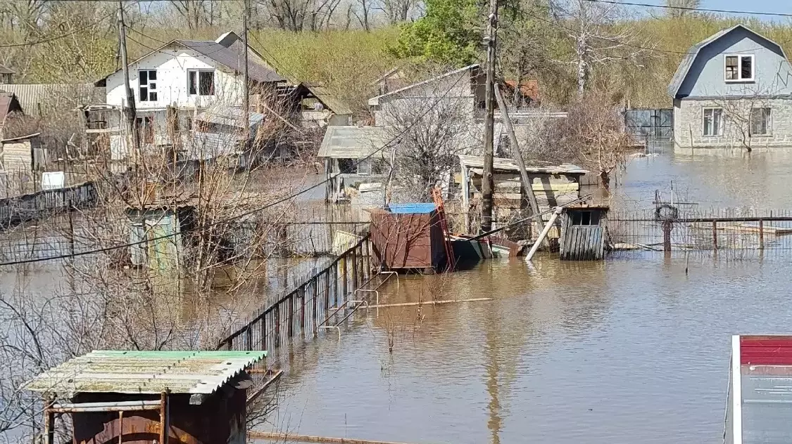 Тысячи домов в Оренбургской области остаются затопленными из-за паводка