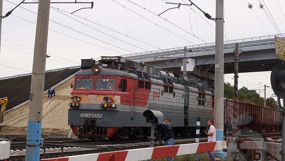 В Оренбуржье мужчина погиб под колёсами грузового поезда