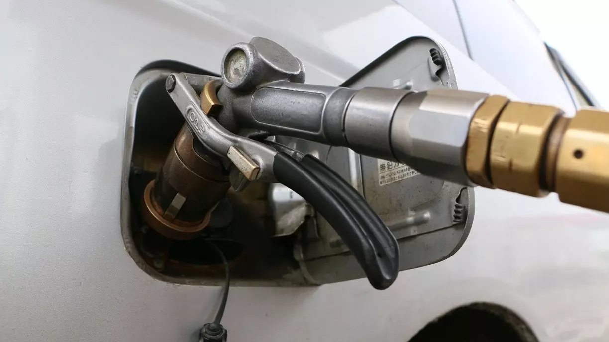 Стоимость бензина растет с каждой неделей