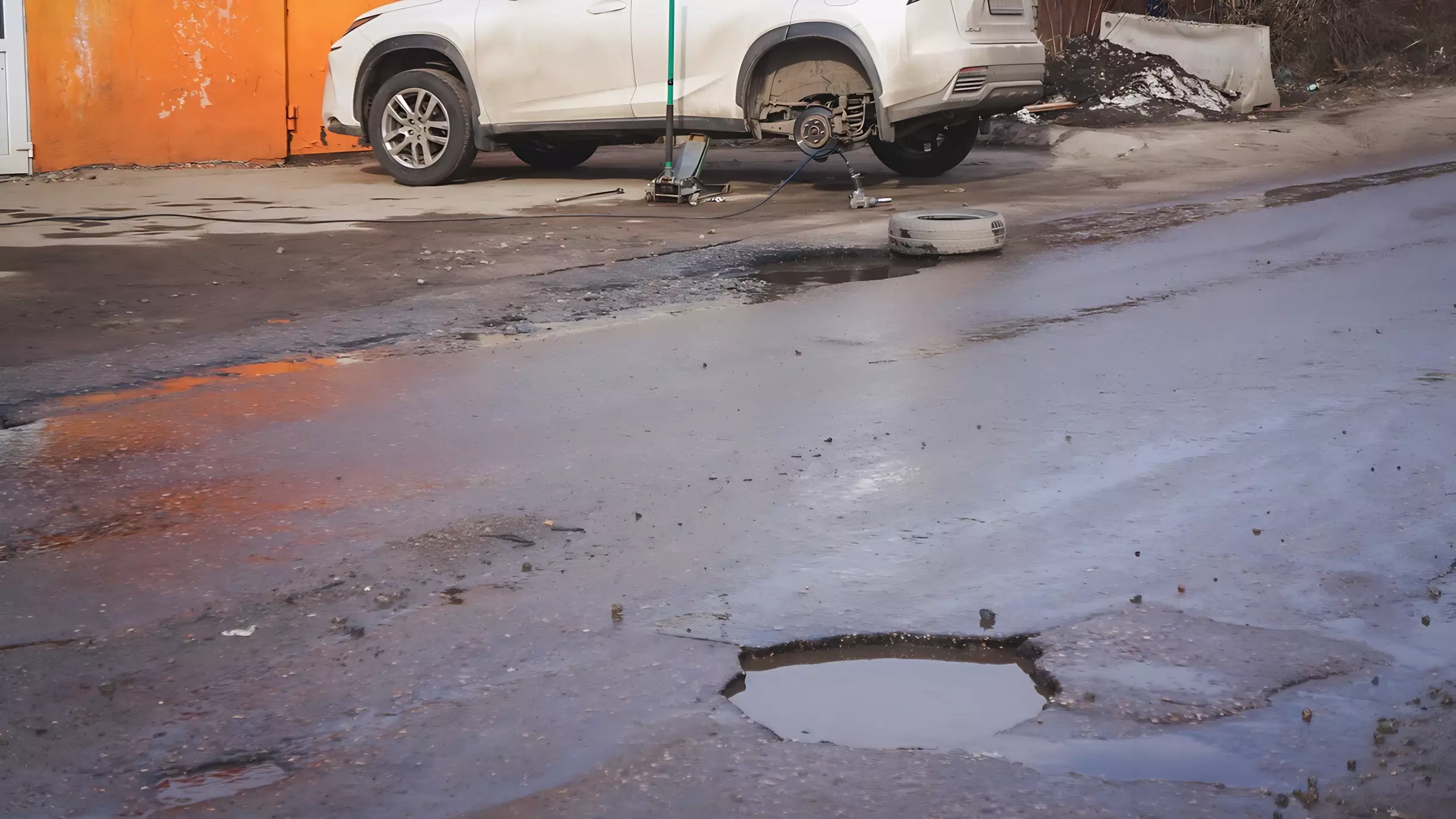 Многие улицы в Оренбурге и Орске нуждаются в ремонте