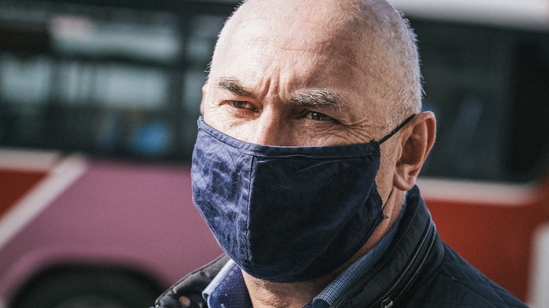 Масочный режим - не на бумаге, а в голове: почему оренбуржцы не спешат снимать маски
