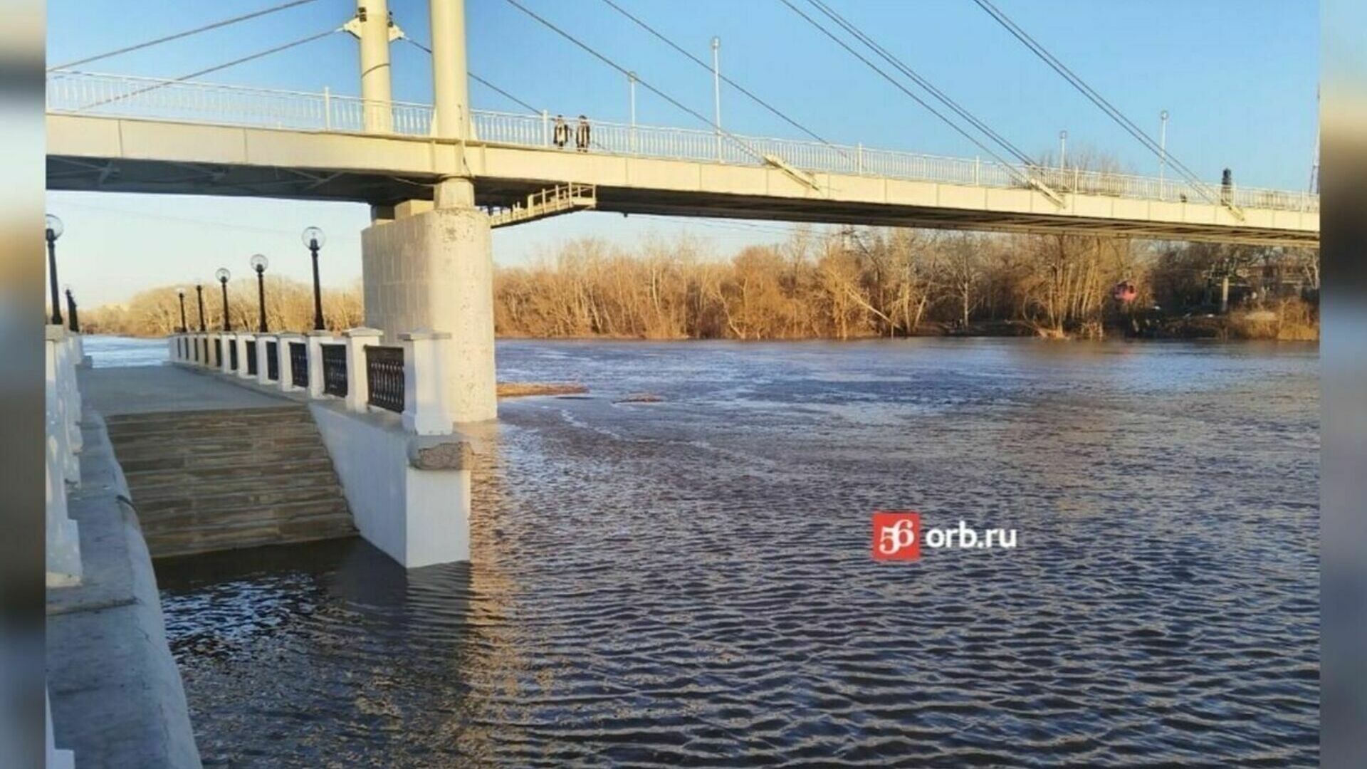 Уровень воды в реке Урал в Оренбурге