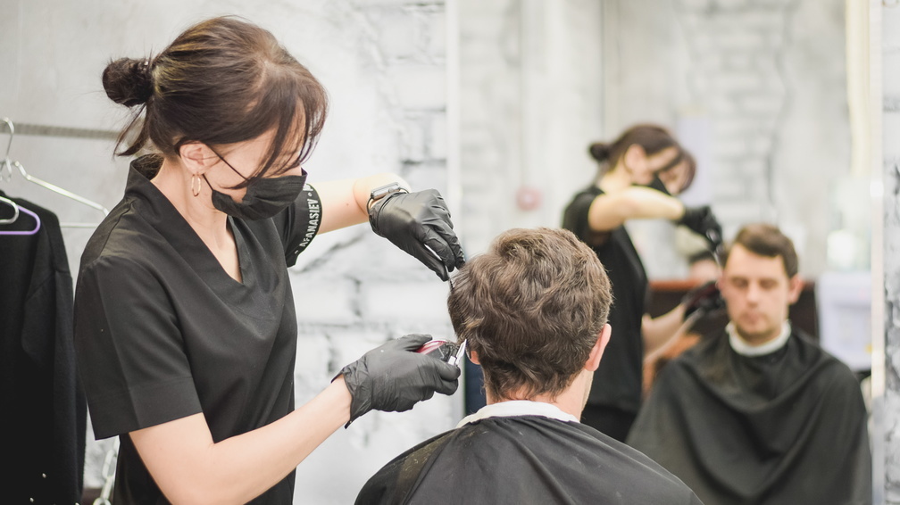 В Оренбургской области вырос спрос на тренеров и парикмахеров