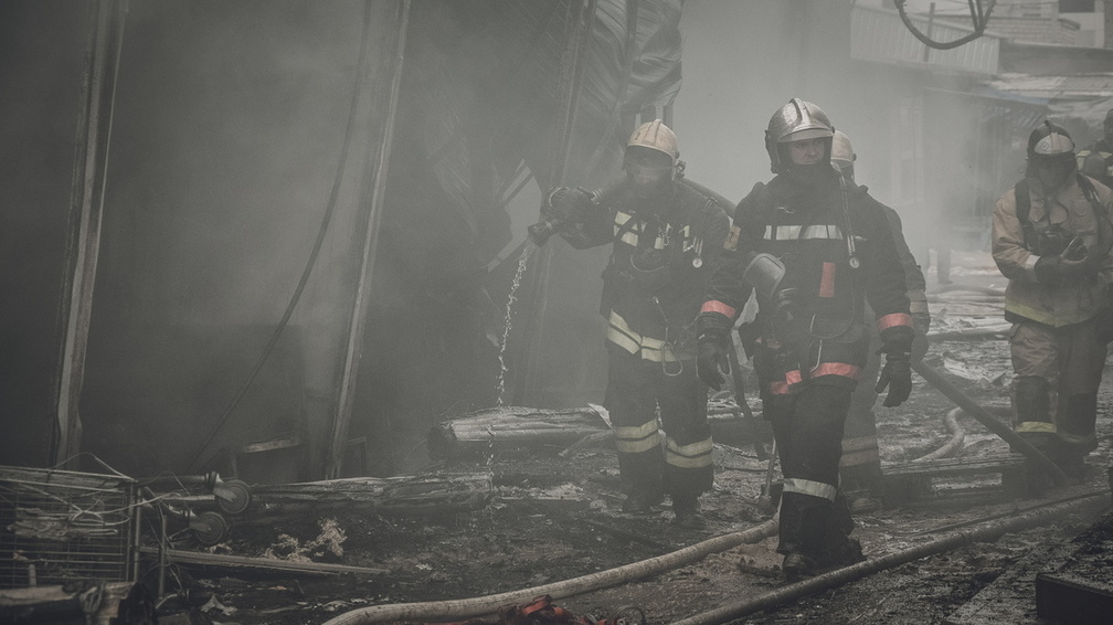 Из охваченного огнем дома в Бугуруслане спасли 20 человек