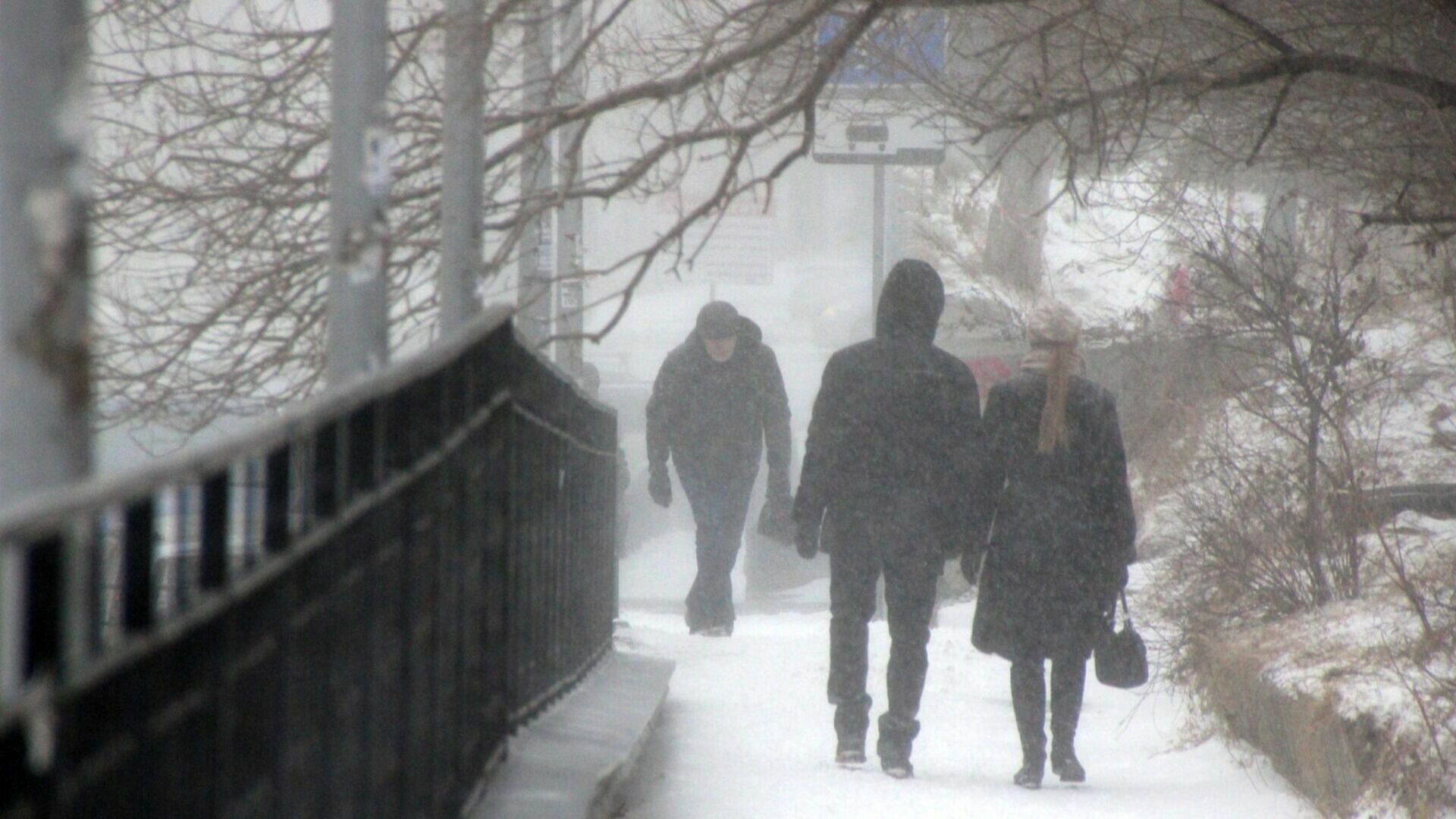 Ледяной дождь и шквалистый ветер: оренбуржцев предупреждают о плохой погоде