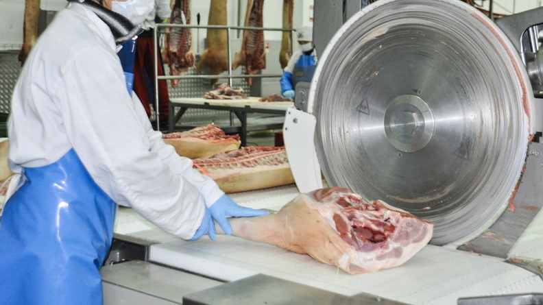 В Оренбуржье предприниматели производители сосиски и говядину с датами «из будущего»
