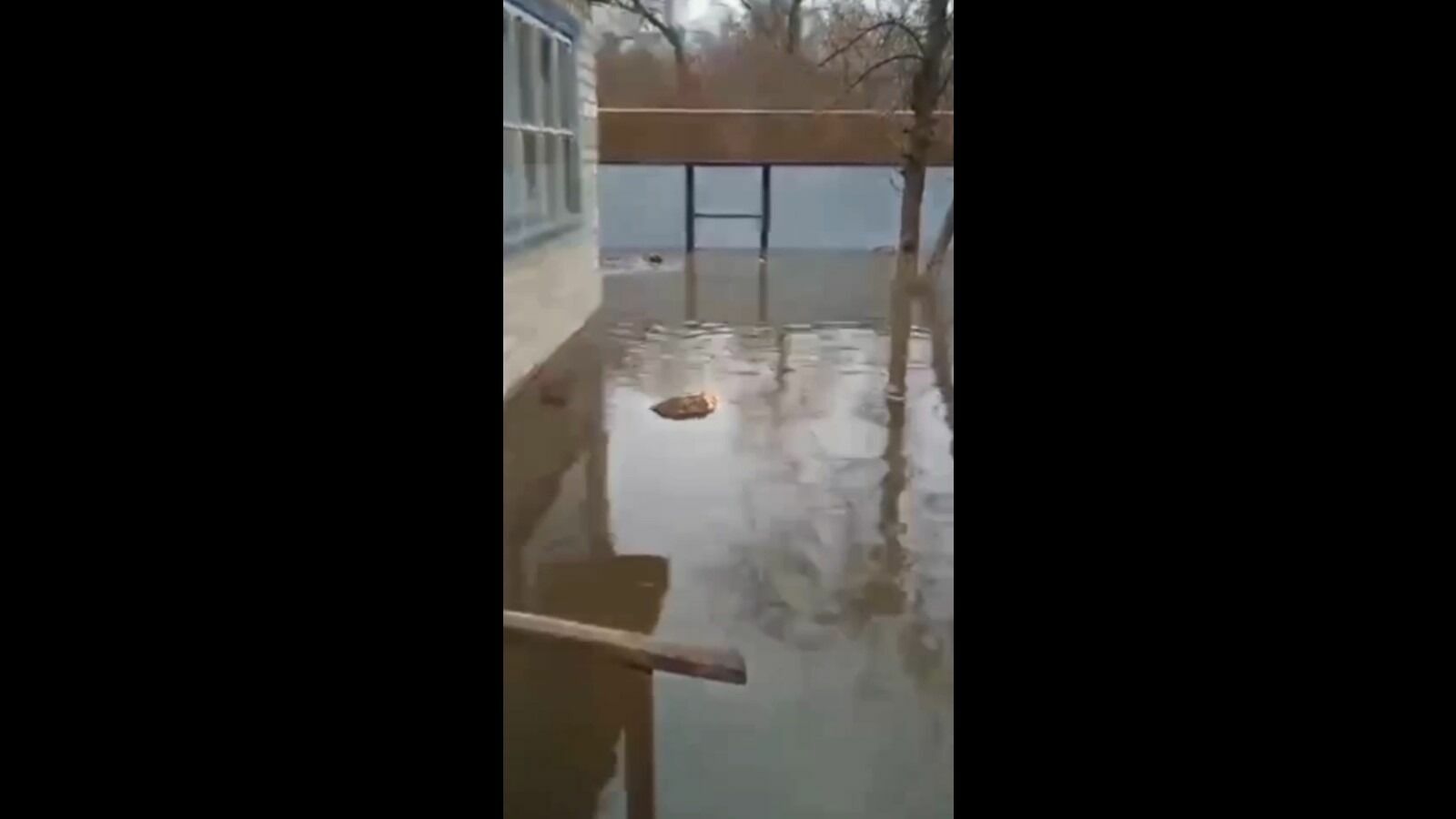 Какие районы затопило в оренбурге. Паводок Оренбург. Весенний паводок. Наводнение в Оренбурге.