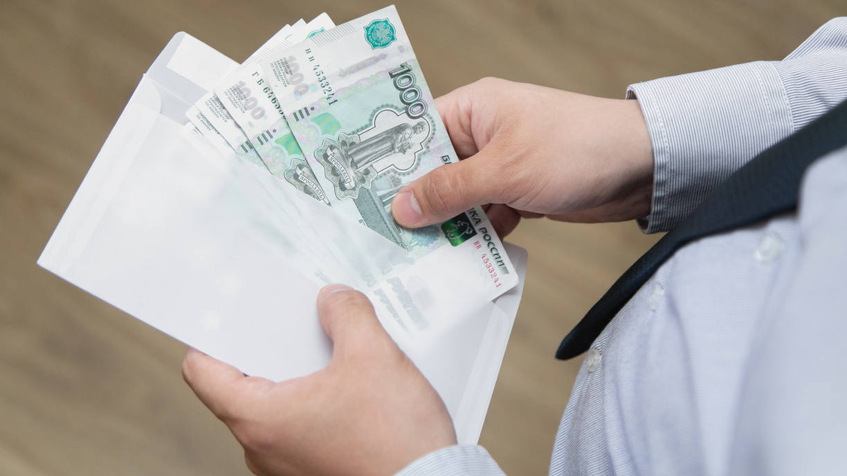 Новотройчанин заплатит 3 млн штрафа за полученную от новгородского предприятия взятку