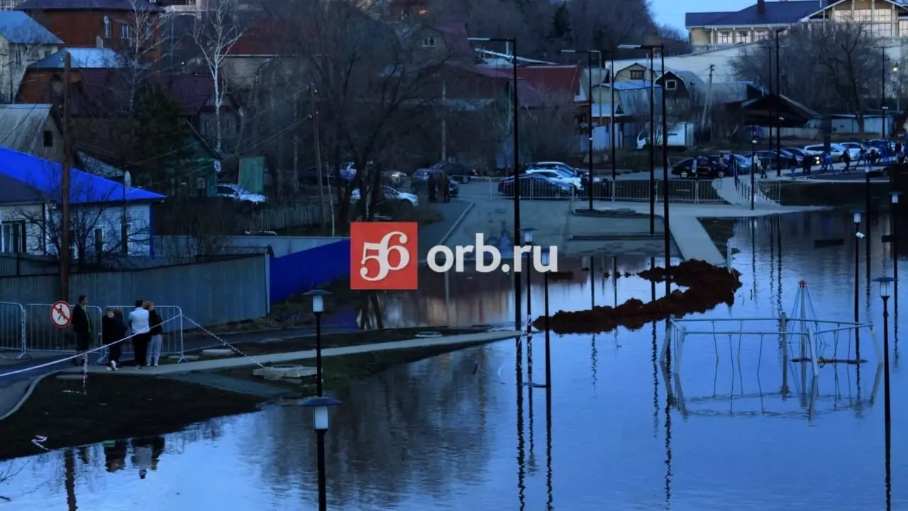 Река Урал в Оренбурге продолжает прибывать.