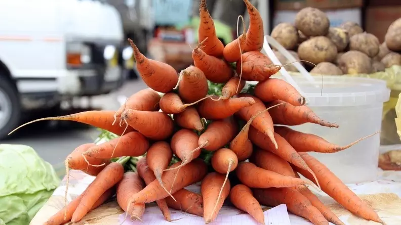 Морковка на рынке 