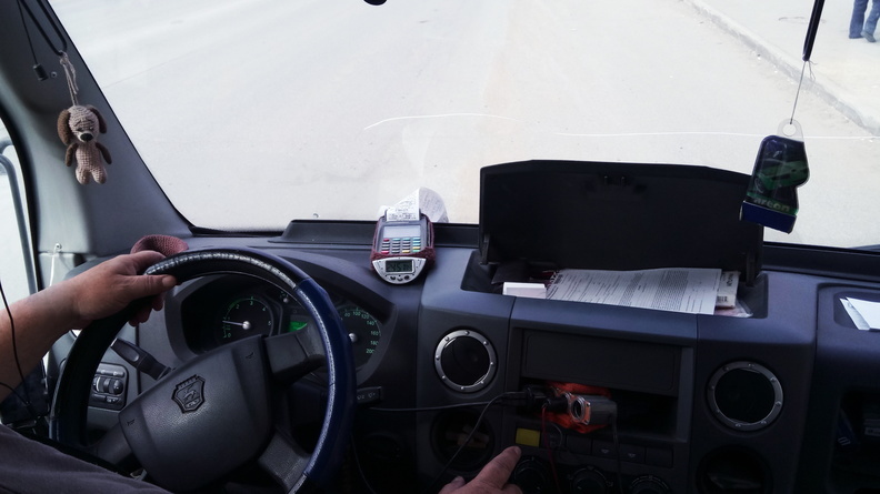 В Оренбурге водитель автобуса не выпустил подростка, потребовав наличный расчет