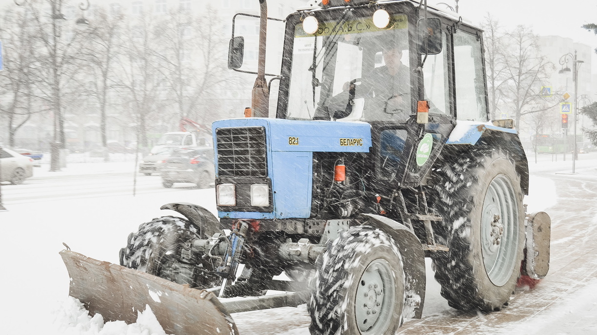 Кучи снега из центра Оренбурга вывезли после взбучки от прокурора