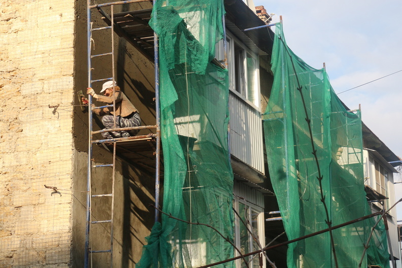 В Новотроицке фасады 10 жилых домов отремонтирует новый подрядчик
