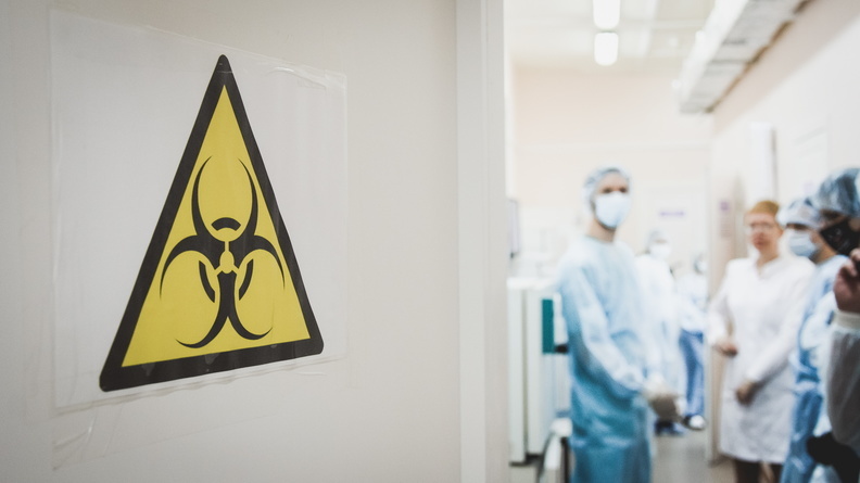 В Оренбуржье за одни сутки коронавирусом заболели еще 100 человек