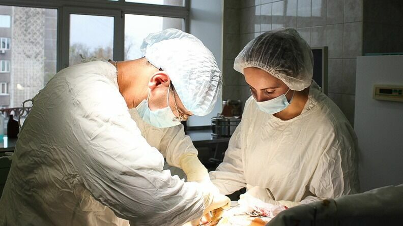 В Оренбурге хирурги удалили желчный пузырь беременной женщине