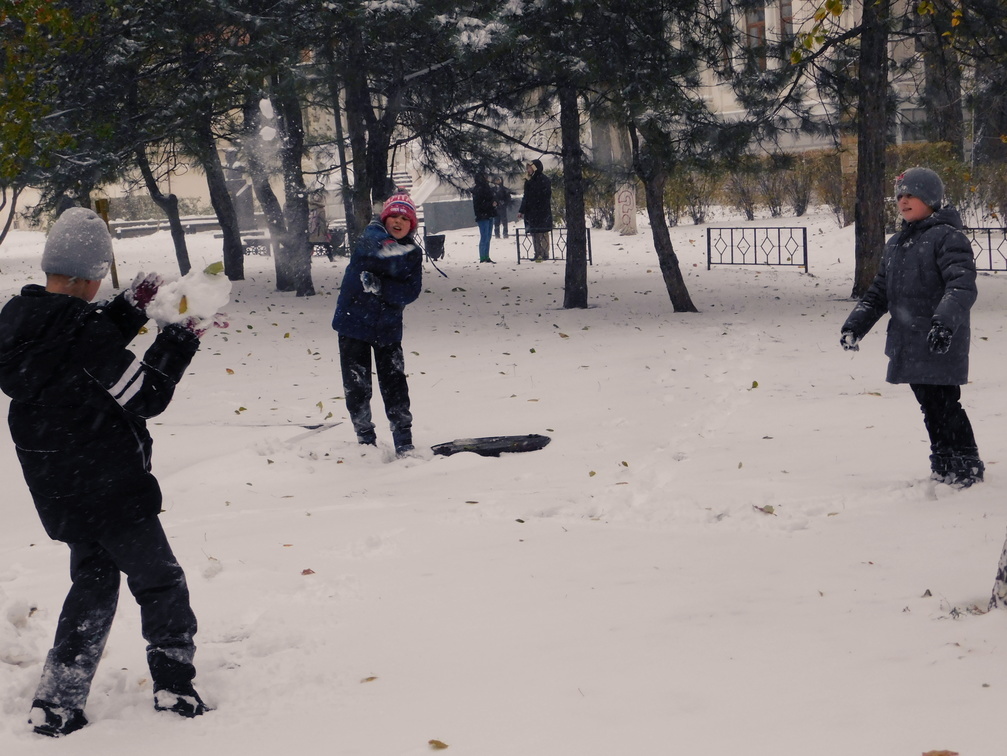 Оренбургским родителям предложили отвлечь детей от митинга играми и походом в кино