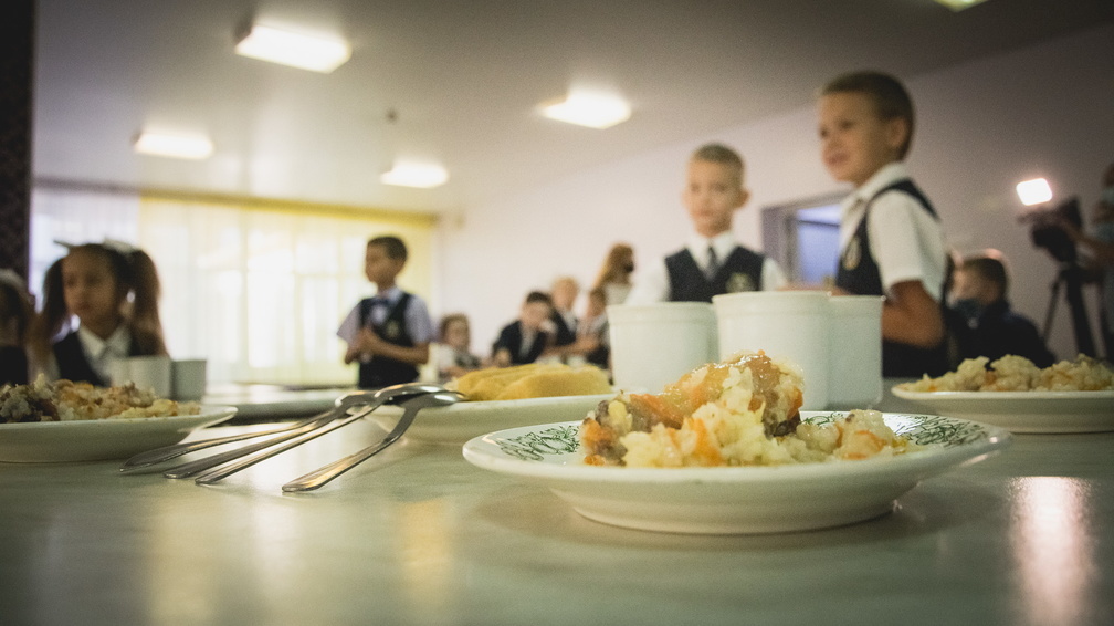 В Оренбуржье работает горячая линия по вопросам школьного питания