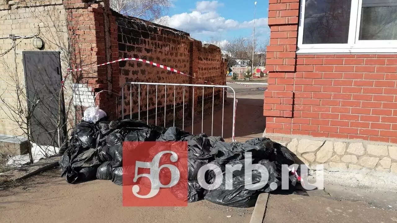 В ЖК «Риверсайд» в Оренбурге строят баррикады из мешков