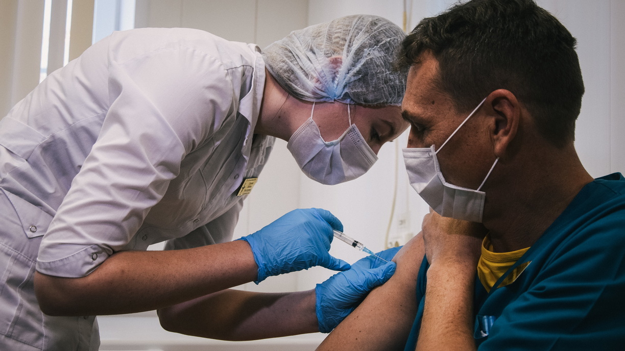 В Оренбуржье завезут еще 10 000 доз вакцины от коронавируса